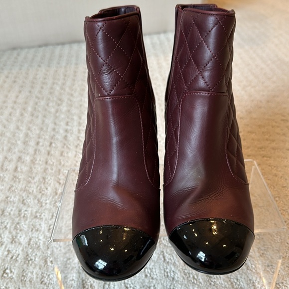 CHANEL Quilted Boots Burgundy and Black Toe Preloved Pristine condition - Picture 6 of 13